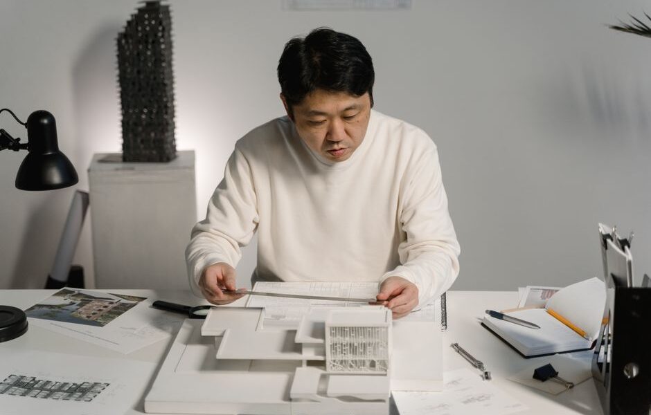 건축 규정의 일부를 둘러싼 훌라발루는 무엇입니까?