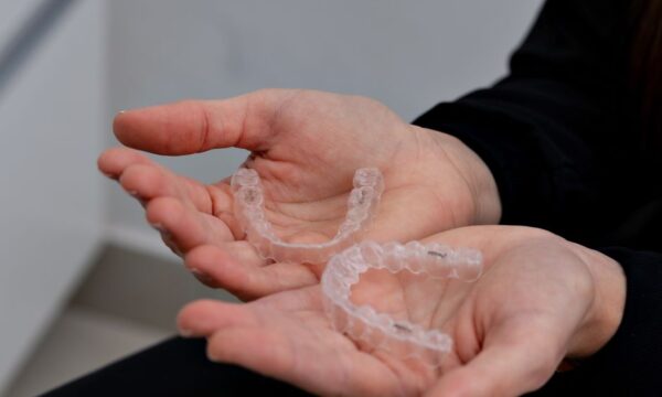 십대를 위해 Invisalign 교정기를 선택해야 합니까? – 7가지 질문에 대한 답변