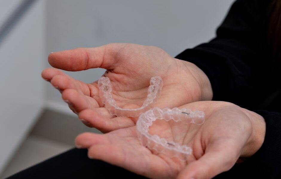 십대를 위해 Invisalign 교정기를 선택해야 합니까? – 7가지 질문에 대한 답변