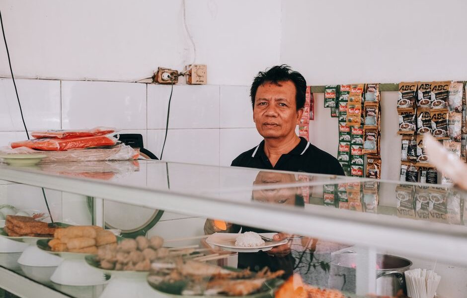 Warung Pak Bagong Bangli에서 식사하세요 – 발리