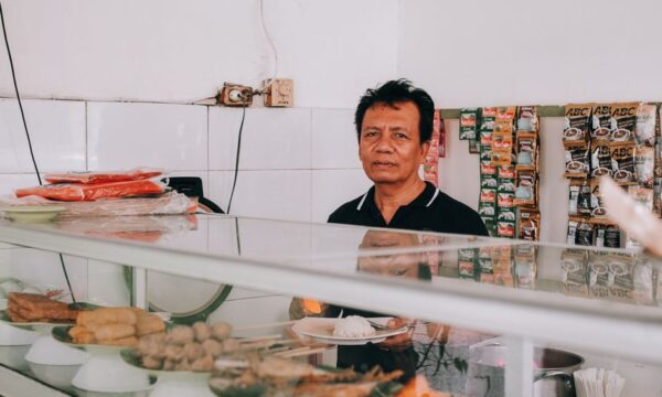 Warung Pak Bagong Bangli에서 식사하세요 – 발리